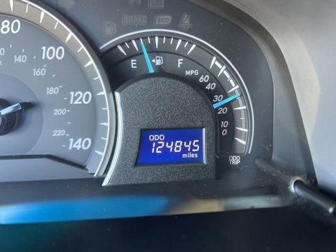 Used 2014 Toyota Camry SE image 12