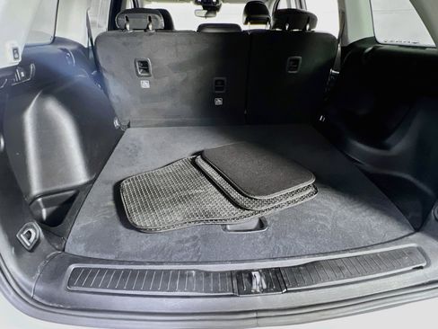 Used 2023 Jeep Grand Cherokee Limited image 25