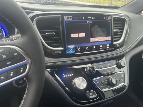 New 2026 Chrysler Pacifica Select image 14