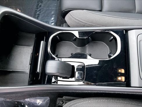 Used 2023 Volvo XC40 Recharge Core image 20