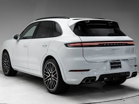 New 2026 Porsche Cayenne AWD/4WD image 3