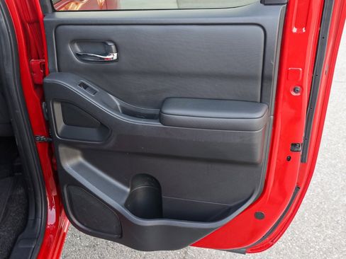 Used 2023 Nissan Frontier SV image 18