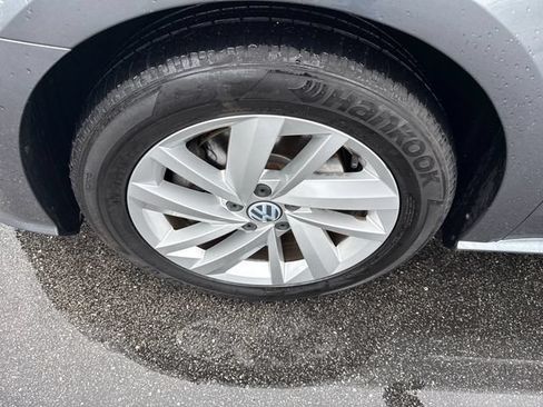 Used 2018 Volkswagen Passat 2.0T SE FWD image 37