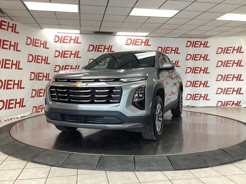 Used 2026 Chevrolet Equinox LT FWD image 3