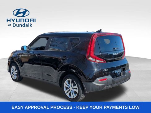 Used 2022 Kia Soul LX image 3