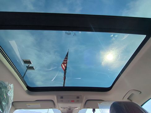 New 2025 Volkswagen Taos SE image 17