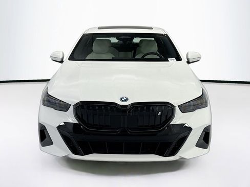 New 2026 BMW i5 eDrive40 w/ M Sport Package RWD image 2