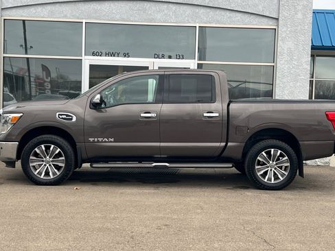 Used 2017 Nissan Titan SL AWD/4WD image 8