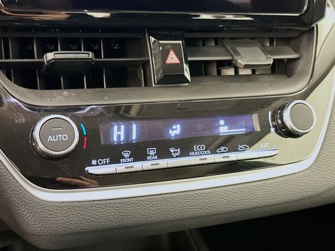 Used 2025 Toyota Corolla LE image 24