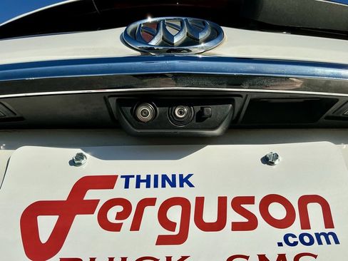 Used 2020 Buick Enclave Essence image 15