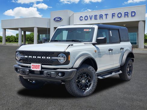 New 2026 Ford Bronco Badlands w/ Black Appearance Package AWD/4WD image 1