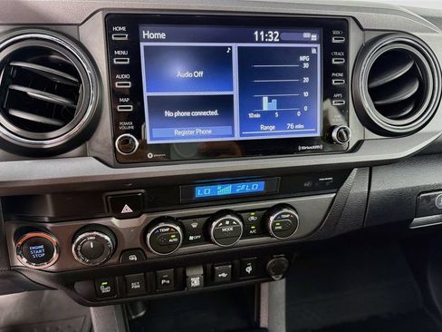 Used 2022 Toyota Tacoma TRD Sport w/ Technology Package AWD/4WD image 19