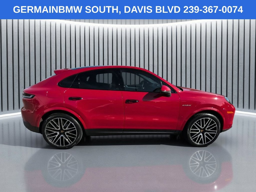 Used 2025 Porsche Cayenne E-Hybrid Coupe AWD/4WD image 4