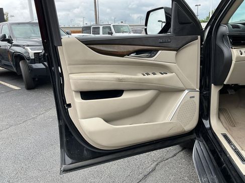 Used 2020 Cadillac Escalade Luxury AWD/4WD image 18