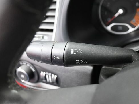 Used 2020 Jeep Renegade Latitude FWD image 33