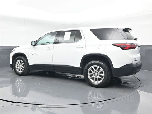 Used 2022 Chevrolet Traverse LS FWD image 7