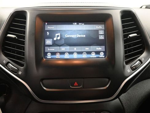 Used 2019 Jeep Cherokee Latitude w/ Popular Appearance Group image 14