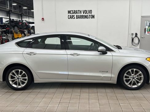Used 2019 Ford Fusion SE image 3