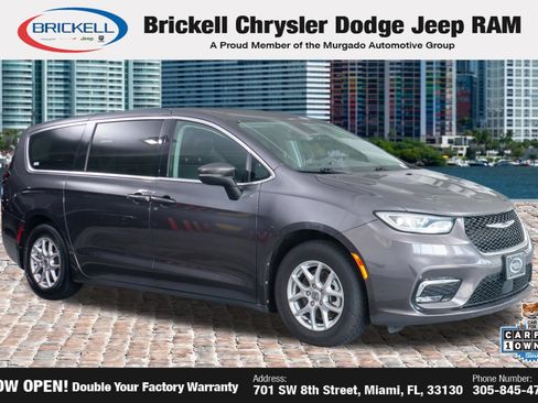 Used 2023 Chrysler Pacifica Touring-L FWD image 1