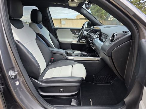 Used 2020 Mercedes-Benz GLB 250 4MATIC image 25