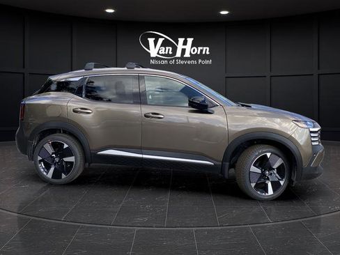 New 2026 Nissan Kicks SR w/ Cold Weather Package image 2