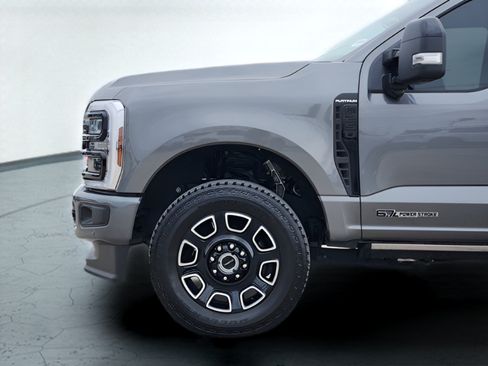 Used 2025 Ford F250 Platinum AWD/4WD image 9