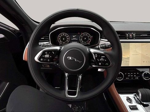 New 2025 Jaguar F-PACE R-Dynamic S image 15