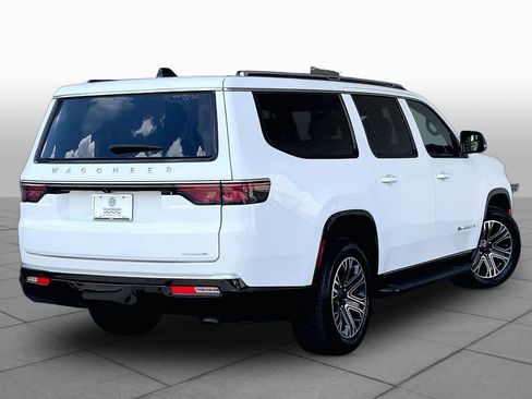 Used 2024 Jeep Wagoneer L Series II w/ Flexible Seating Group AWD/4WD image 13