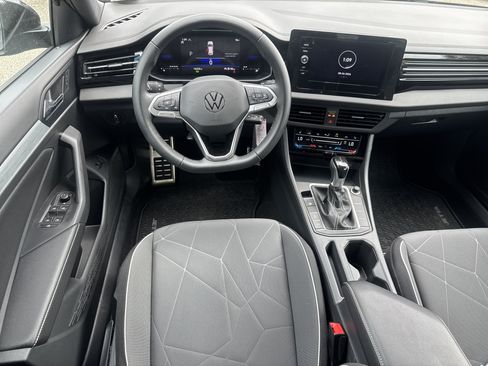 Certified 2025 Volkswagen Jetta Sport FWD image 7