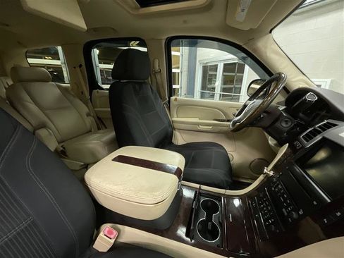 Used 2007 Cadillac Escalade AWD w/ Information Package image 29