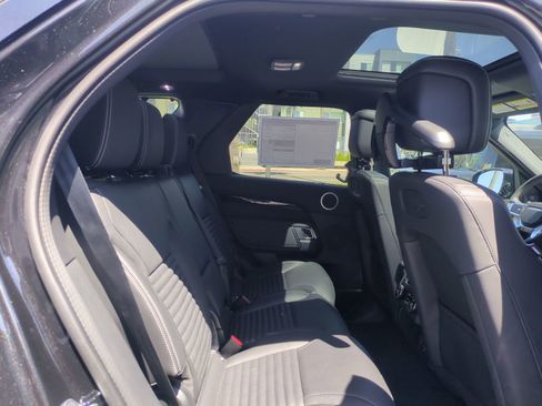 New 2026 Land Rover Discovery S AWD/4WD image 29