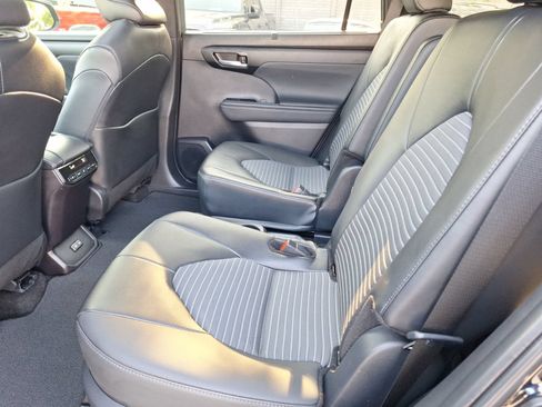 Used 2025 Toyota Highlander XSE AWD/4WD image 30