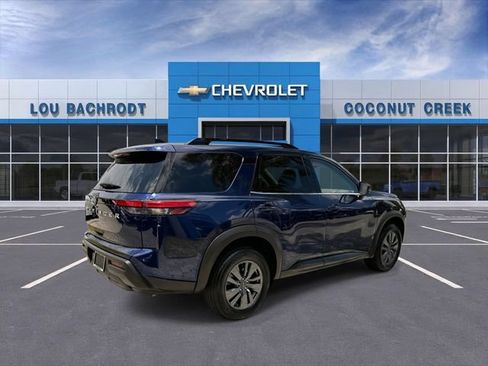 Used 2025 Nissan Pathfinder SV FWD image 8