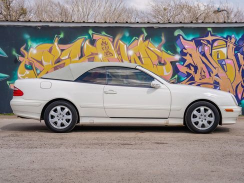 Used 2003 Mercedes-Benz CLK 320 Cabriolet image 2