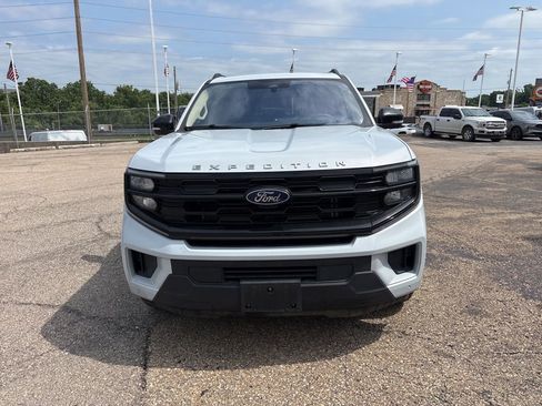 Used 2025 Ford Expedition Max Active AWD/4WD image 2