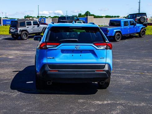 Used 2021 Toyota RAV4 XLE FWD image 6