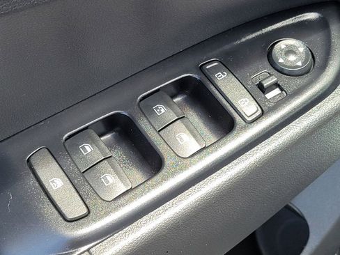 Used 2021 Hyundai Venue SEL FWD image 23
