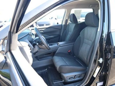 Certified 2025 Nissan Rogue SV FWD image 8