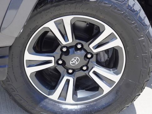 Used 2016 Toyota Tacoma TRD Sport w/ Towing Package AWD/4WD image 15