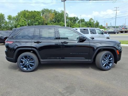 New 2026 Jeep Grand Cherokee Limited AWD/4WD image 2