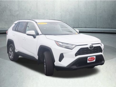 Used 2025 Toyota RAV4 XLE w/ Weather Package AWD/4WD image 11