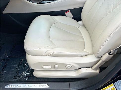 Used 2020 Buick Envision Essence FWD image 19