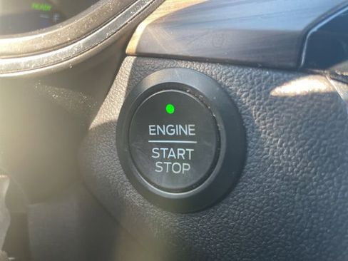 Used 2020 Ford Escape Titanium FWD image 23
