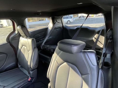 New 2026 Chrysler Pacifica Select image 8