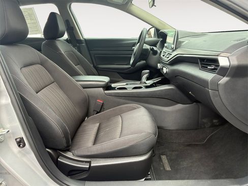 Used 2024 Nissan Altima 2.5 SV image 15