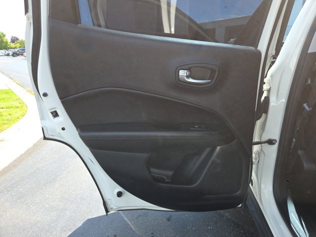 Used 2019 Jeep Compass Latitude FWD image 12