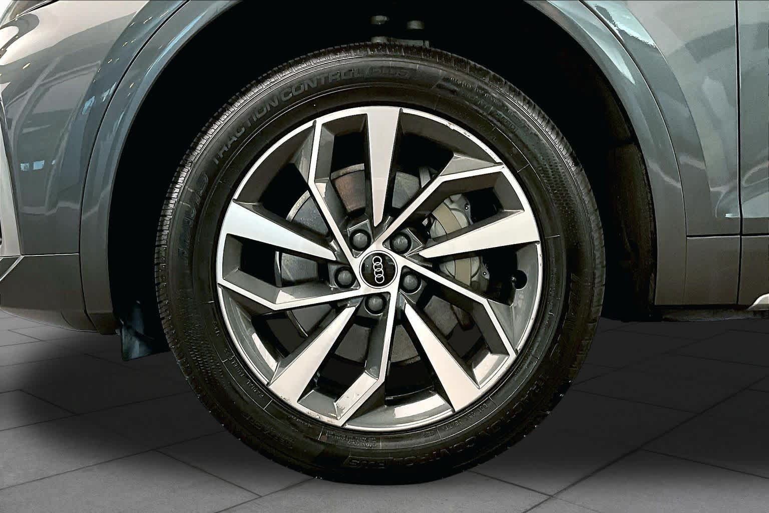 Used 2023 Audi Q5 2.0T Premium w/ Convenience Package AWD/4WD image 11