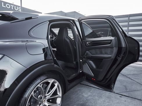 Used 2023 Porsche Cayenne Turbo GT image 33