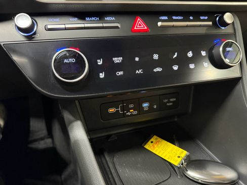Used 2025 Hyundai Sonata Limited FWD image 34