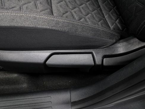 Certified 2025 Nissan Kicks SV AWD/4WD image 23